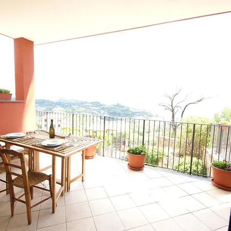 Loft Bayview 아파트